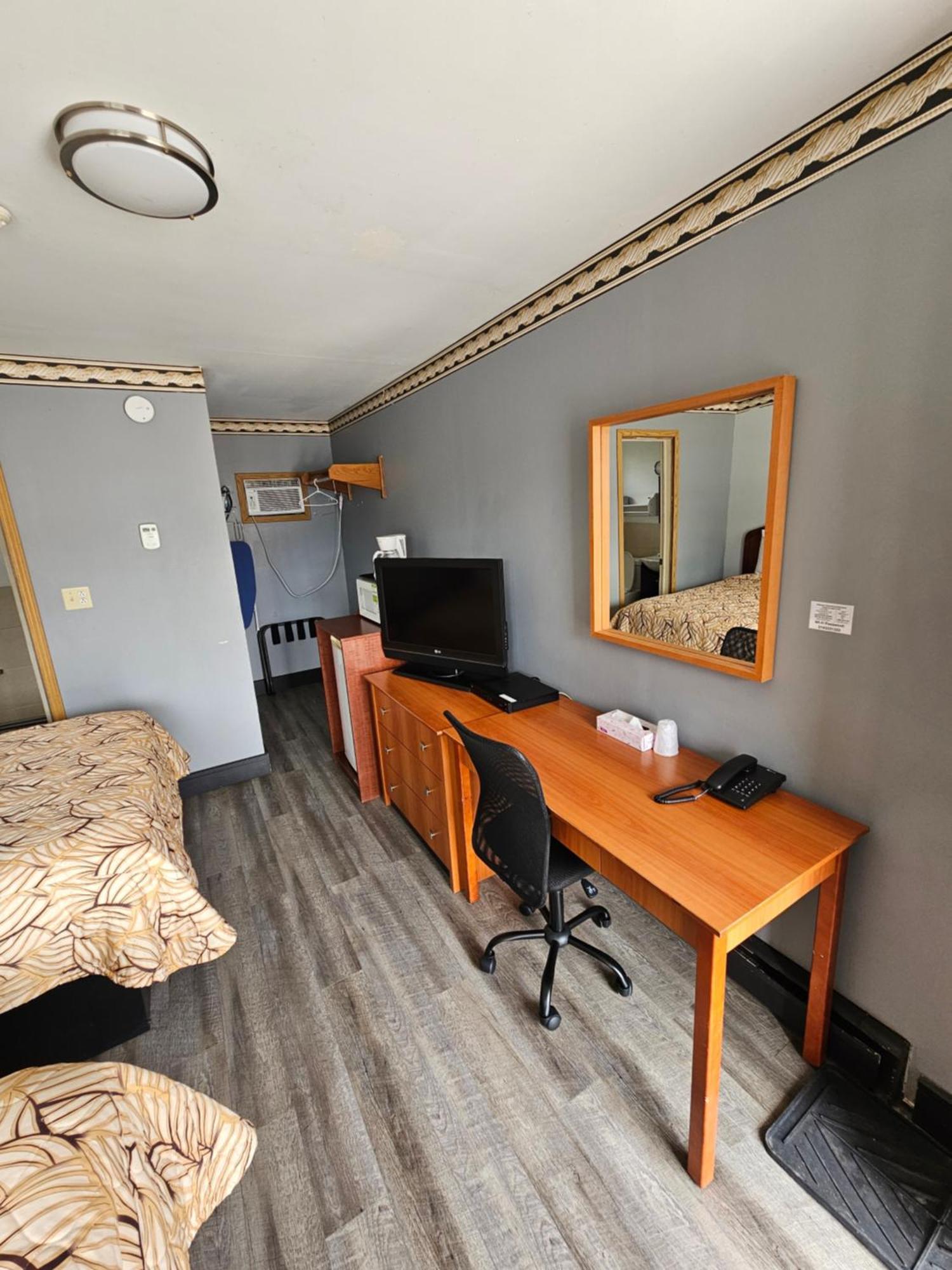 Forest Plaza Motel Mount Forest Exteriér fotografie