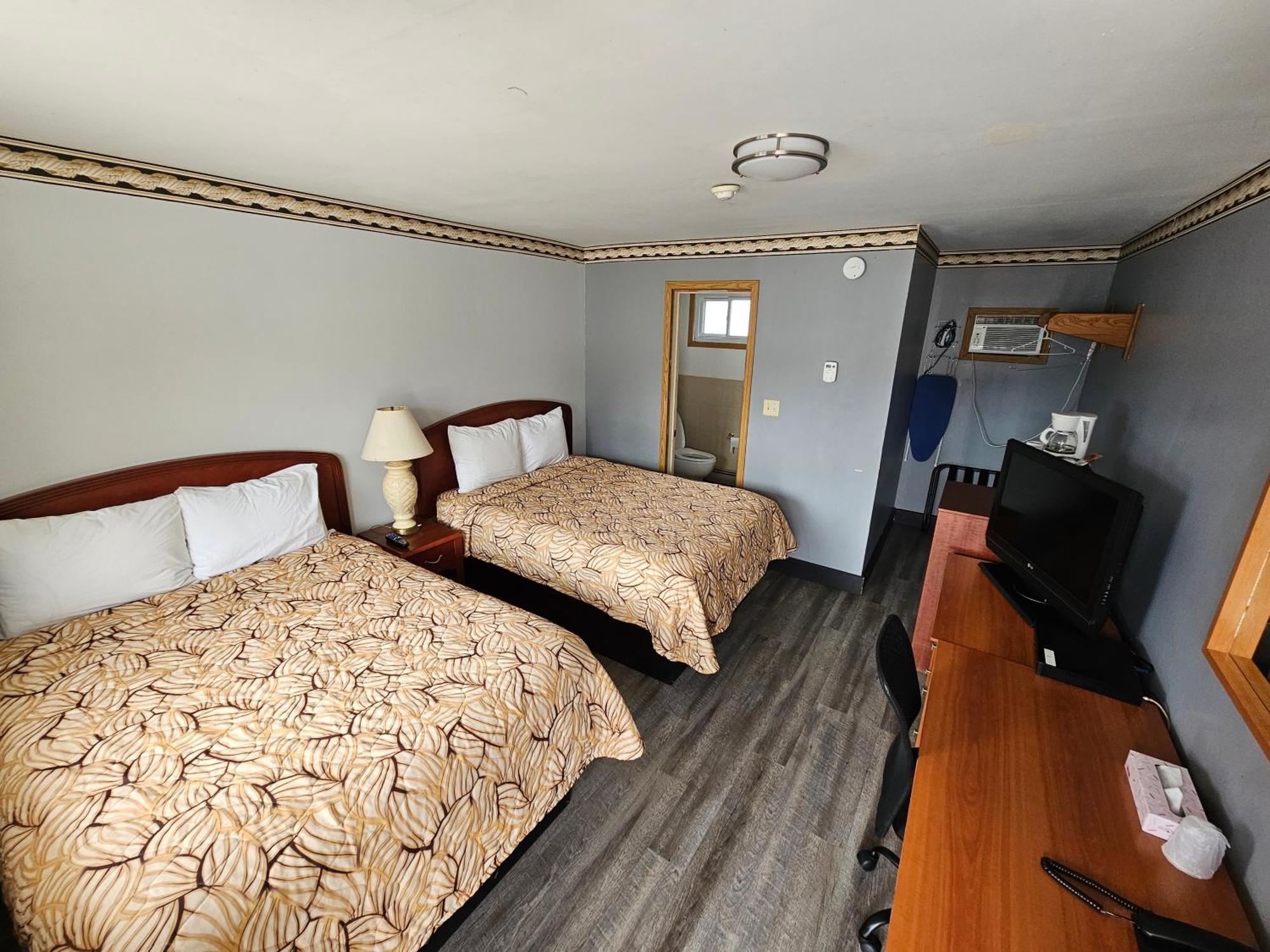 Forest Plaza Motel Mount Forest Exteriér fotografie