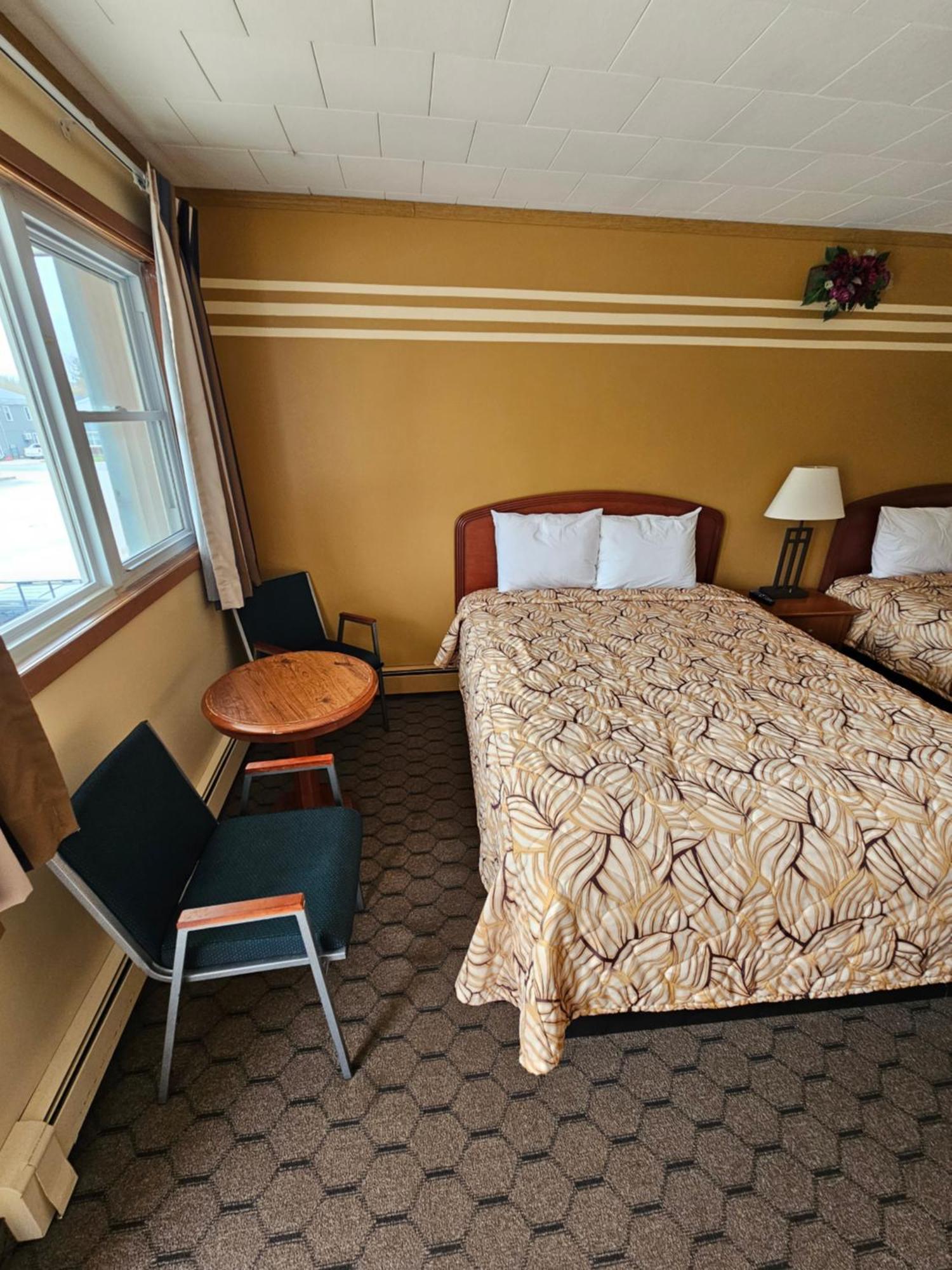Forest Plaza Motel Mount Forest Exteriér fotografie