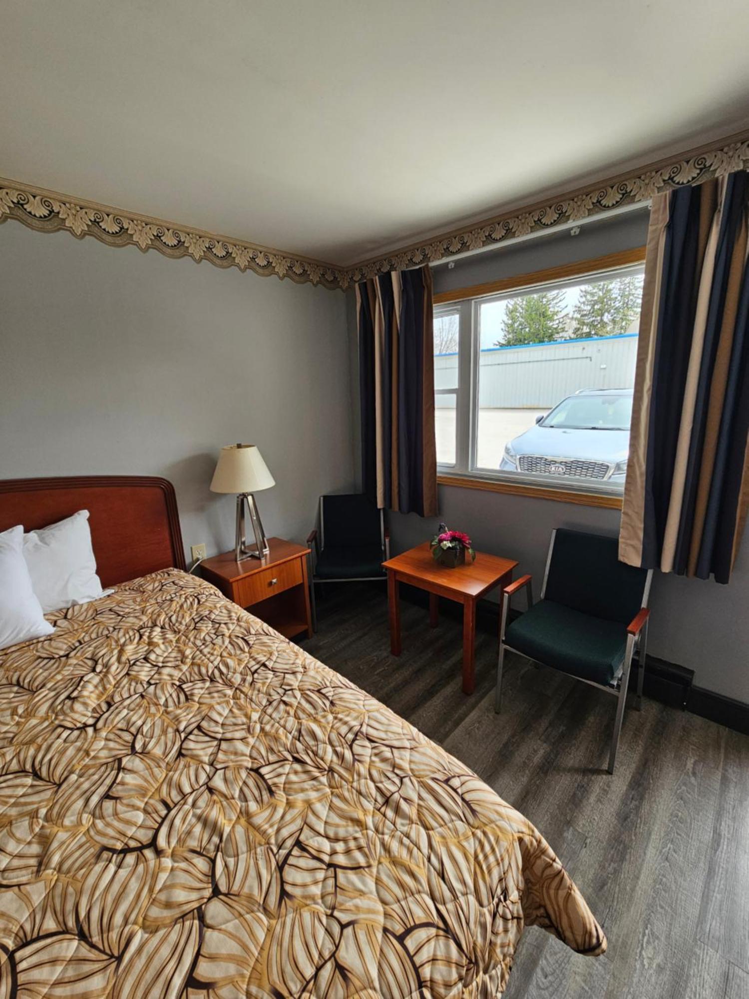 Forest Plaza Motel Mount Forest Exteriér fotografie