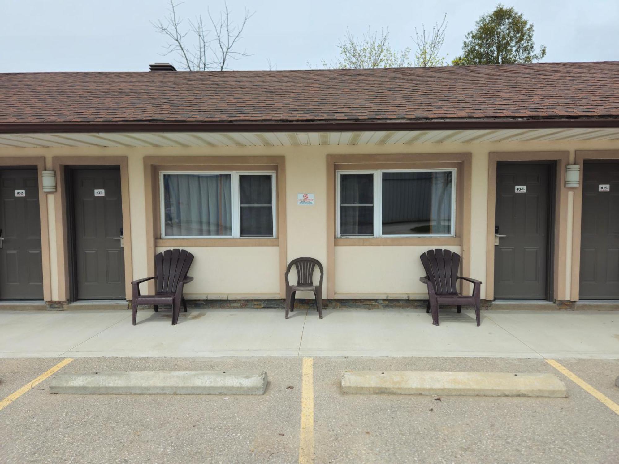 Forest Plaza Motel Mount Forest Exteriér fotografie