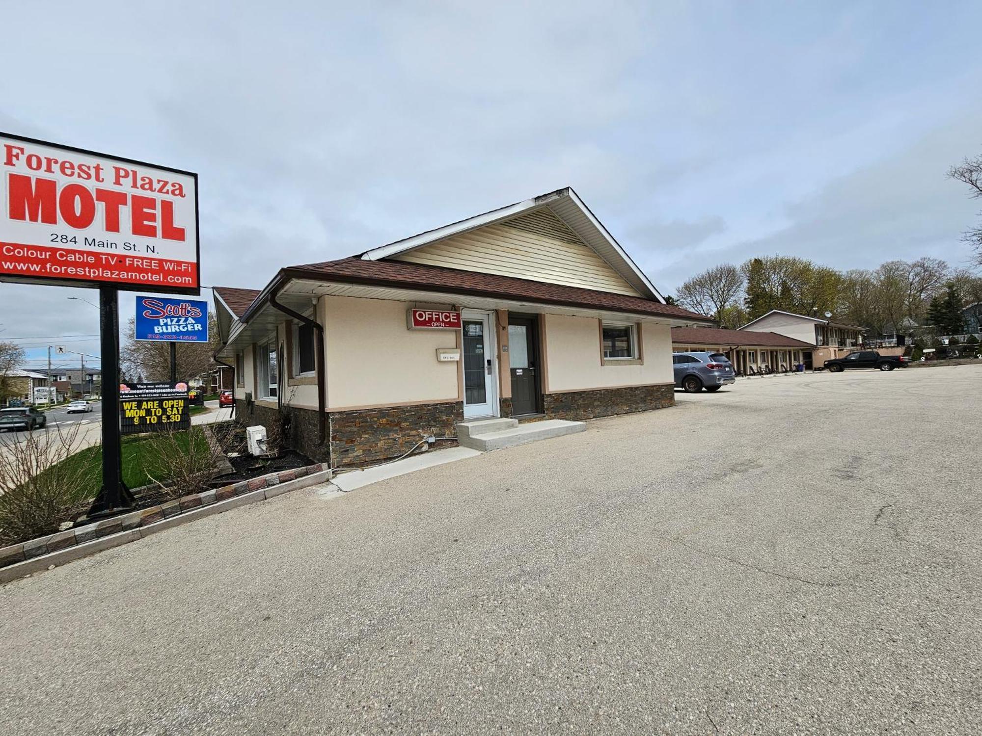 Forest Plaza Motel Mount Forest Exteriér fotografie