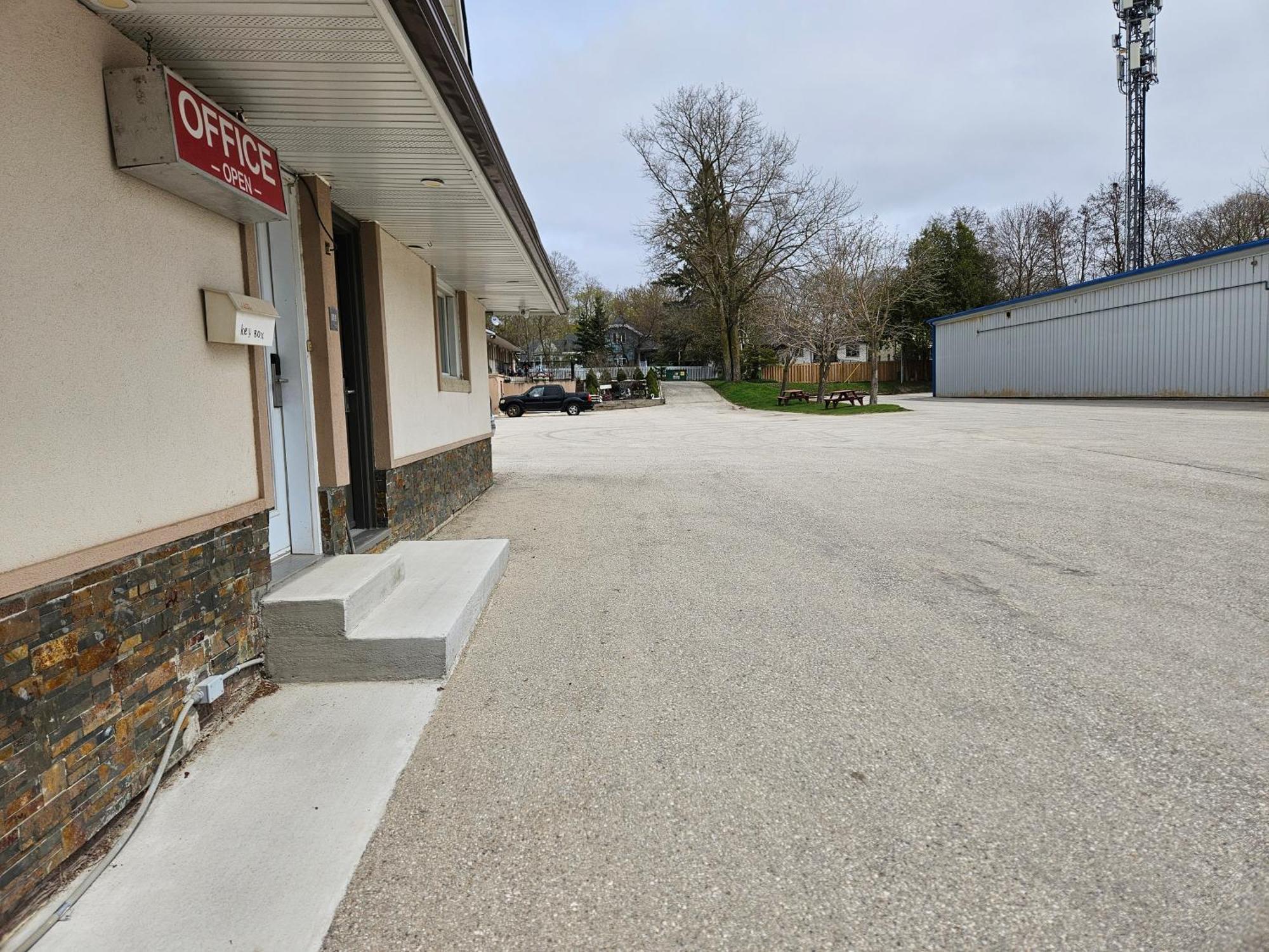 Forest Plaza Motel Mount Forest Exteriér fotografie