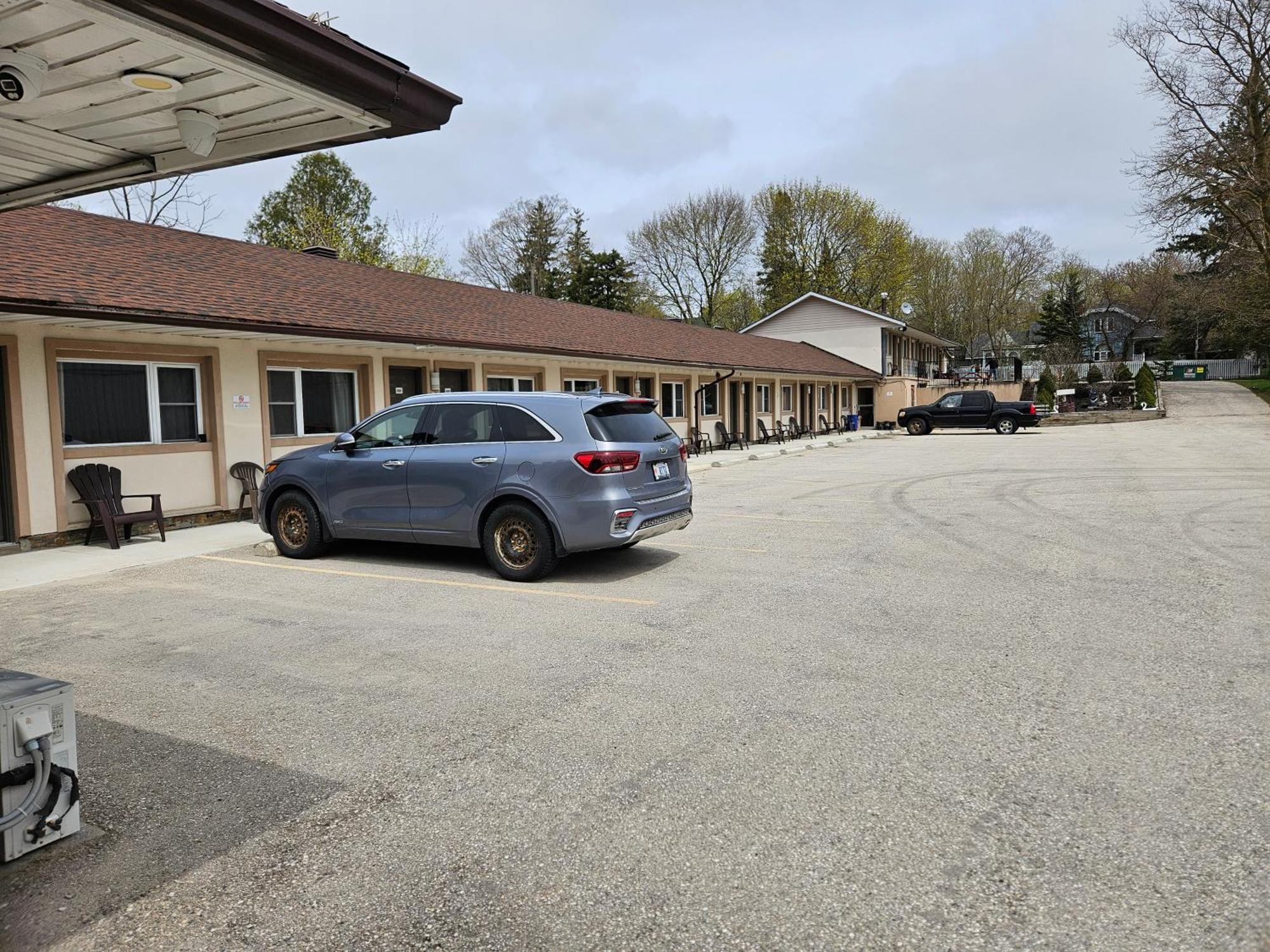 Forest Plaza Motel Mount Forest Exteriér fotografie