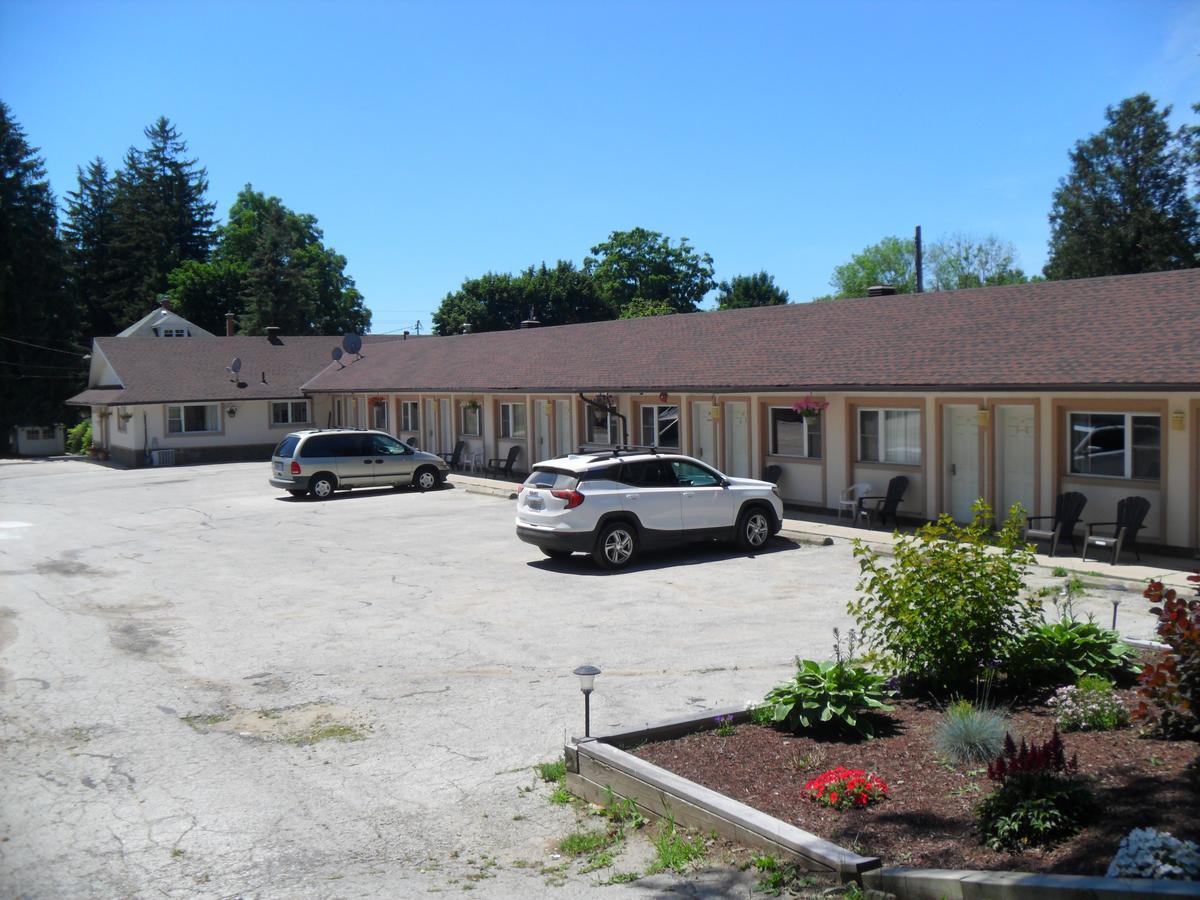 Forest Plaza Motel Mount Forest Exteriér fotografie