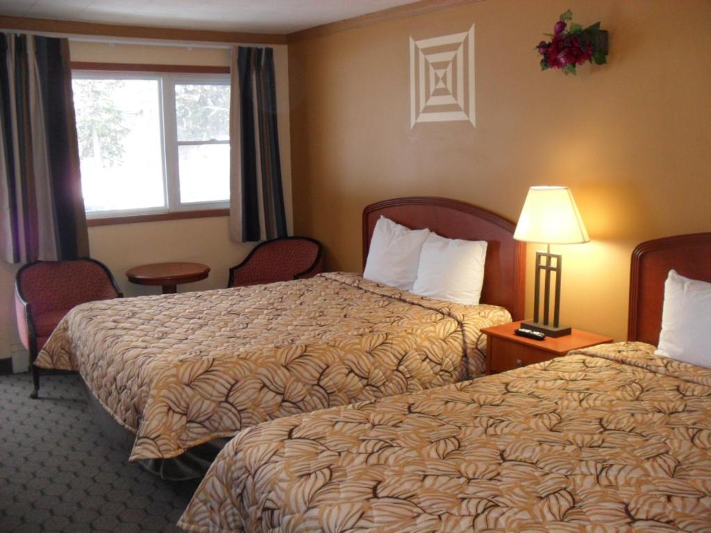 Forest Plaza Motel Mount Forest Exteriér fotografie