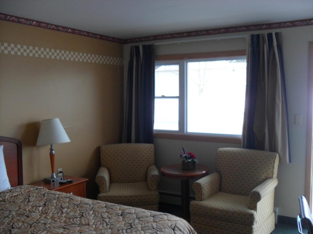 Forest Plaza Motel Mount Forest Exteriér fotografie
